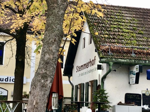 Herbstlaub im Stemmerhof